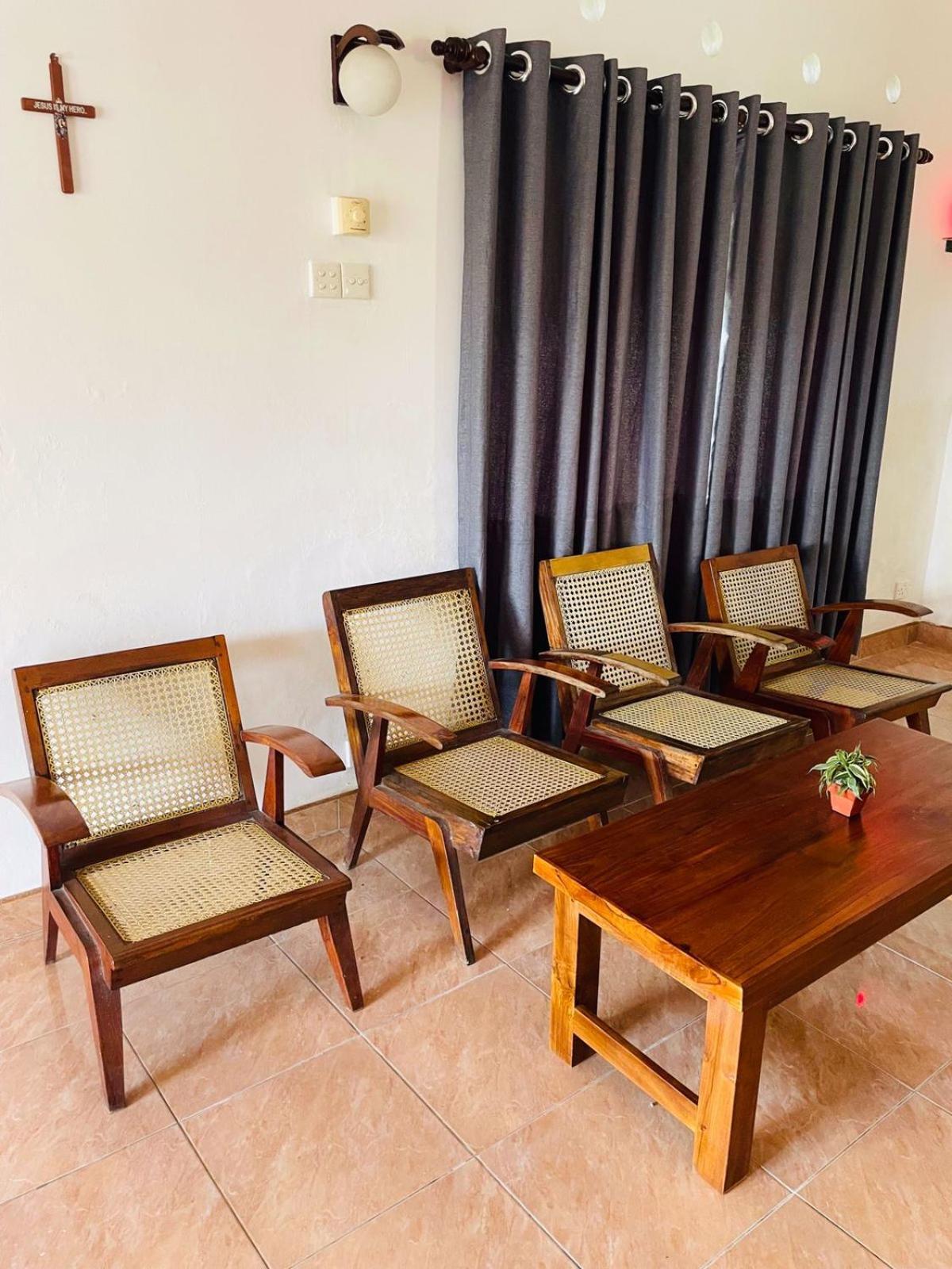 The Beez Otel Negombo Dış mekan fotoğraf