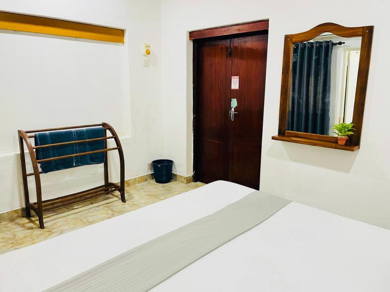 The Beez Otel Negombo Dış mekan fotoğraf
