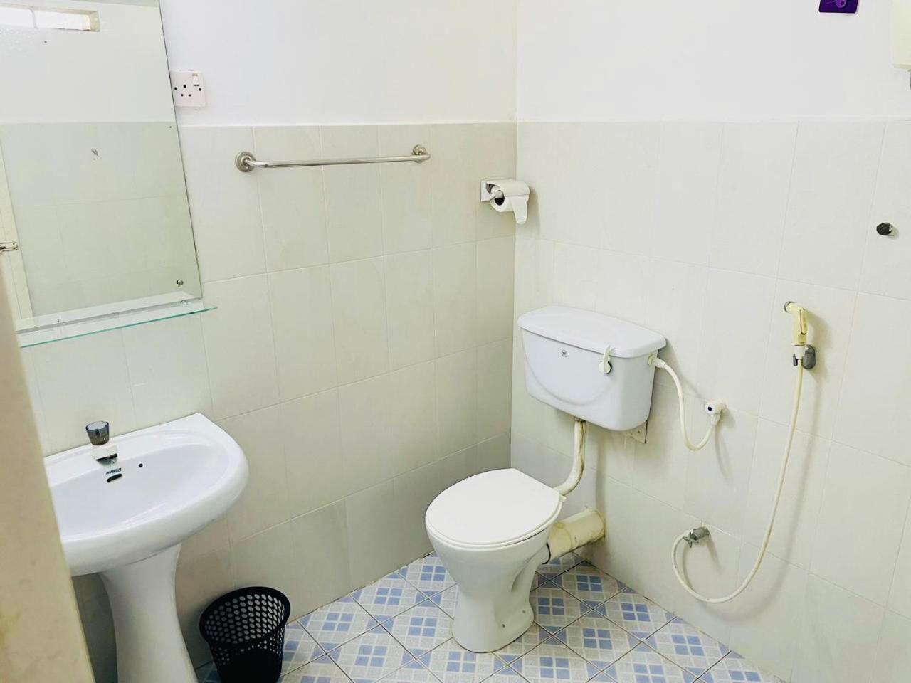 The Beez Otel Negombo Dış mekan fotoğraf
