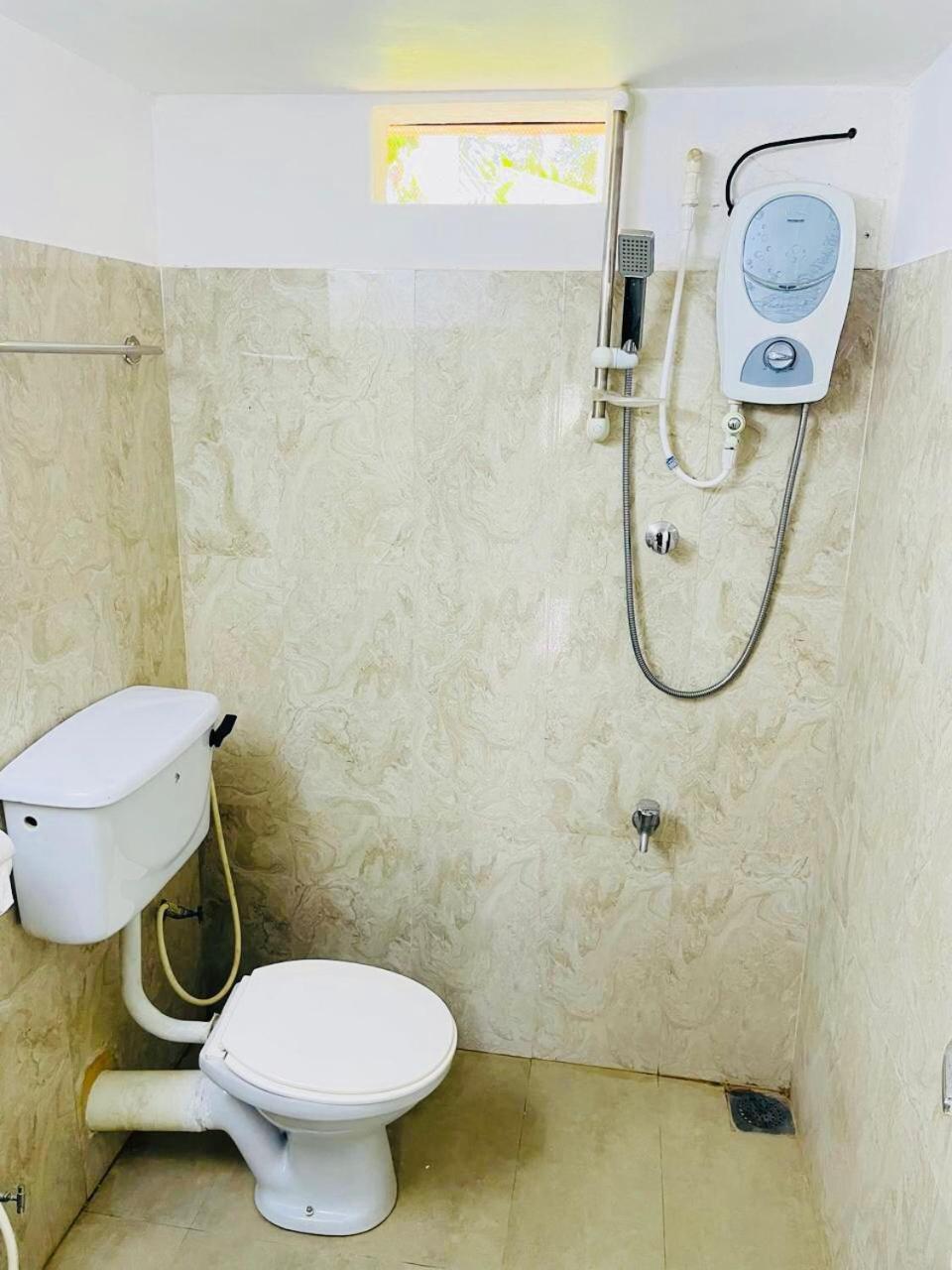 The Beez Otel Negombo Dış mekan fotoğraf